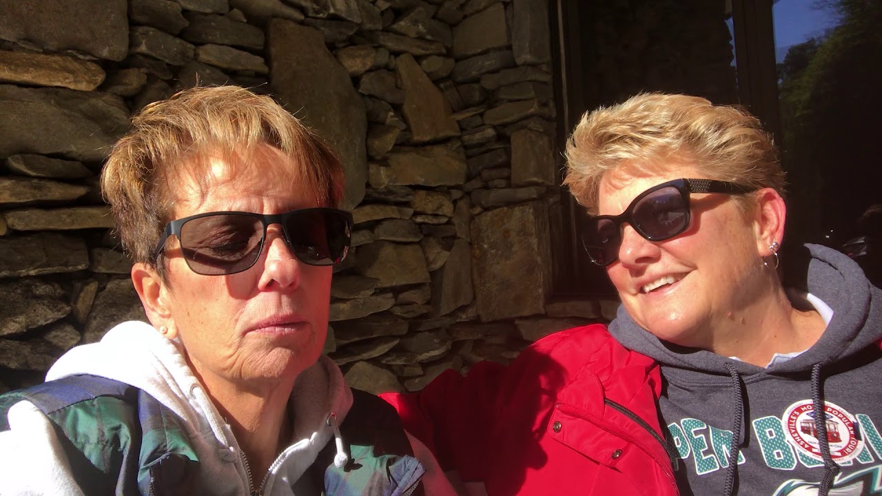 Bee & Lin's Comedy Corner