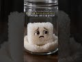 Hardened sugar: Put a piece of bread inside to soften it by absorbing moisture.固くなった砂糖:食パンのかけらを入れておく