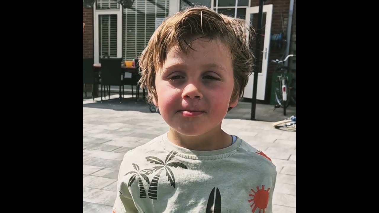 ALS JE VAN DE ZON PROBEERT TE GENIETEN Shorts Kinderen Zeuren Zon