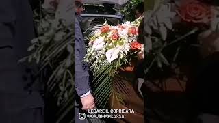 Onoranze funebri - Come si aggancia un copribara di bellissimi fiori