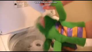 Moritzcraft TV Watches LunaLoudVEVO And He Drinks Bleach!