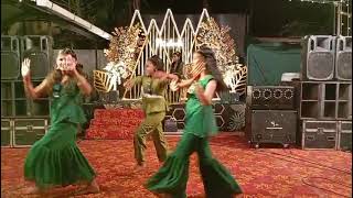 #Dance performance with friends #dancevideo #mehndi #AroosAshmi