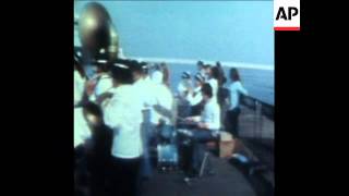 Synd 21 4 75 The Queen Elizabeth Second Liner Arrives In Israel