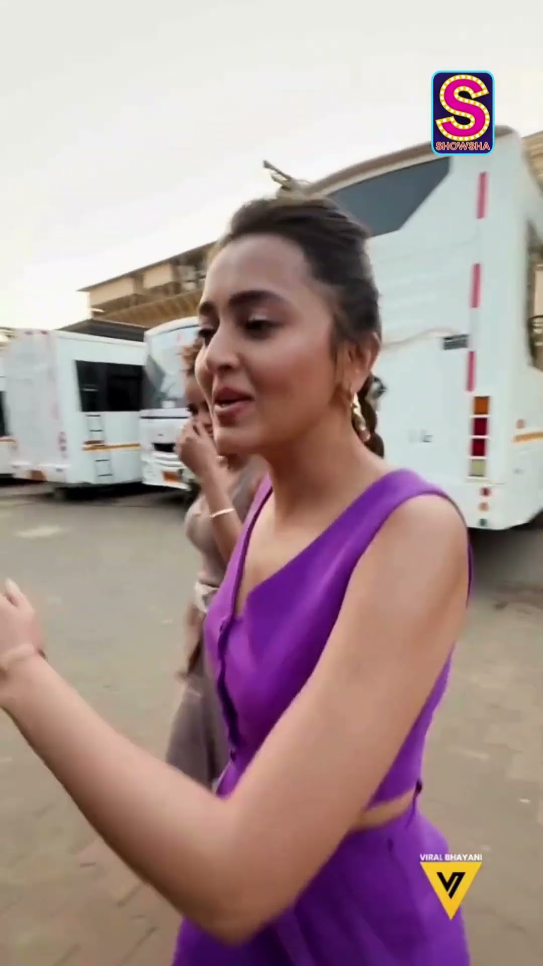 Teja Is The Camera Shy Bestie In Every Trio: Catch Farah Khan Having Fun In This BTS! | N18S