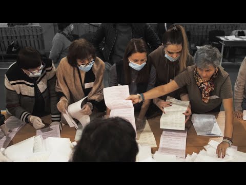 Четверта влада Рівне: Від світанку до світанку: журналісти чергували на рівненській виборчій дільниці в спортзалі школи Четверта влада Рівне: Від світанку до світанку: журналісти чергували на рівненській виборчій дільниці в спортзалі школи