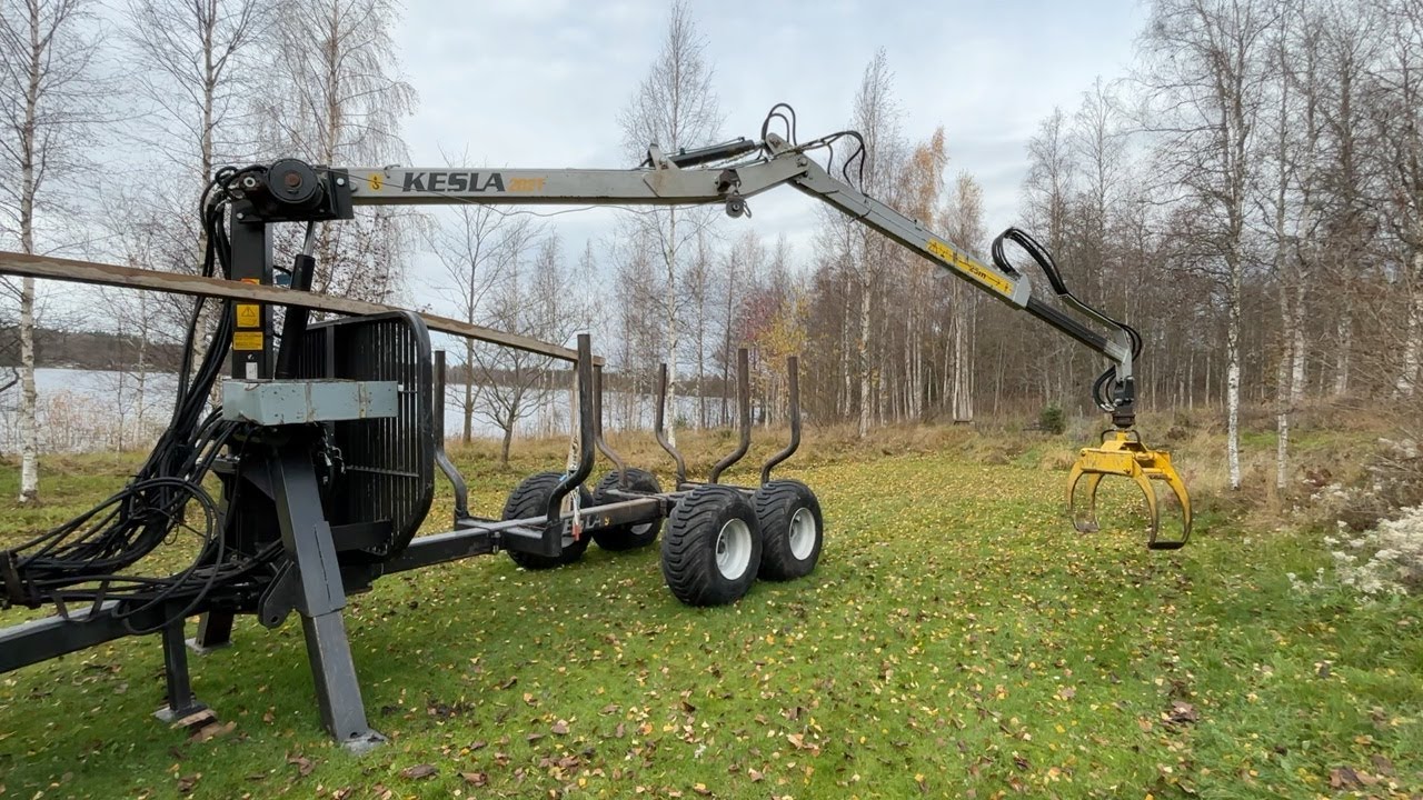 Köp Skogsvagn Kesla 9T Med kran 202T på Klaravik