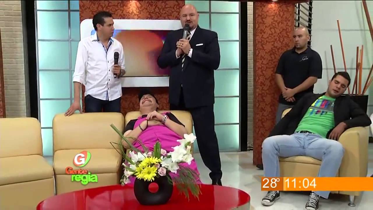 Gente Regia - John Milton hipnotiza Gente Regia