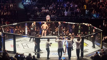Bruce Buffer introduces Darren Till and Jorge Masvidal at UFC London 2019