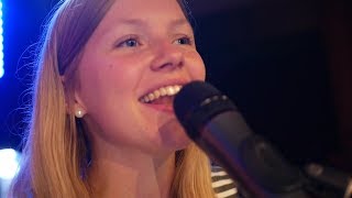 Video thumbnail of "Auf dich vertraun (Losungslied zum Kirchentag 2019) - Annika Lohaus, crossin (Mottolied)"