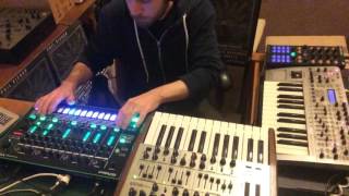 SIGNAL: V4 (ARTURIA MINIBRUTE, TR-8, NOVATION X-STATION, TRAKTOR X1)