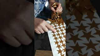 Acabamento nos adesivos estrelas douradas Acabamento nos adesivos estrelas douradas