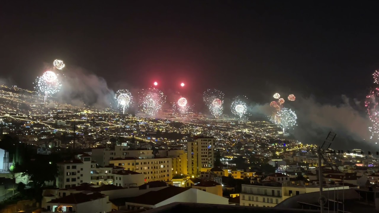 Fogo de Artifício de Ano Novo 2022 Funchal Madeira / New Year's Fireworks in Madeira 2022