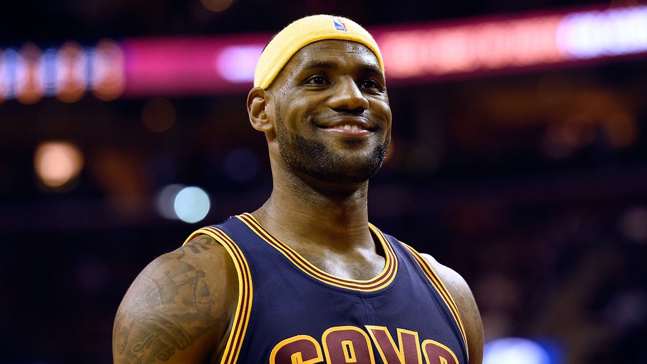 Phil Jackson: LeBron James travels every other time he catches the basketball