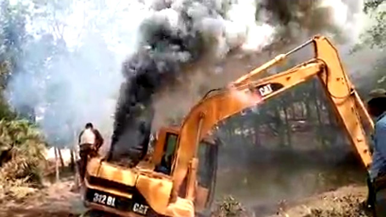 Excavator Fire 🔥 Excavator Got Accident। JCB Dozer - YouTube