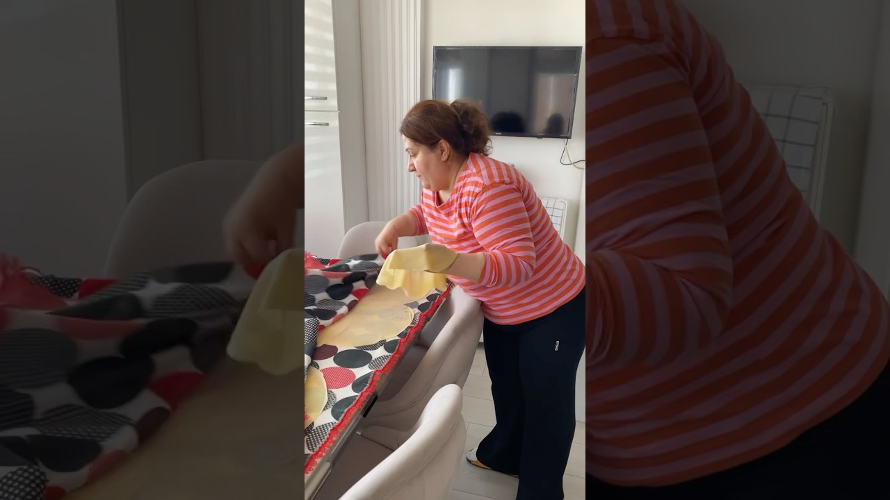 Su böreği yapıyorum 🌺🌹🥰 #keşfet #yemektarifleri #tarif #shortsvideo #izle #food #suböreği #viral Su böreği yapıyorum 🌺🌹🥰 #keşfet #yemektarifleri #tarif #shortsvideo #izle #food #suböreği #viral