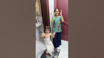طلع الزين من الحمام دينا جان Shorts 