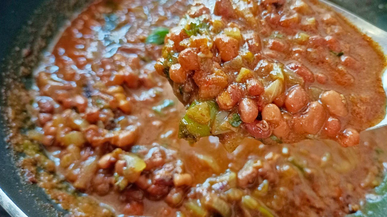 Vanpayar / Cowpeas Curry In North Indian Style