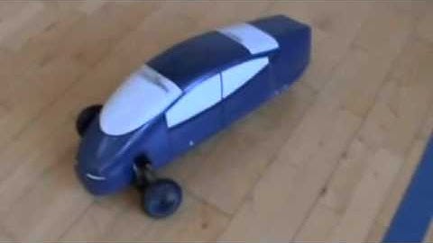 Tilting RC Model Vehicle - turning radius and tilting test