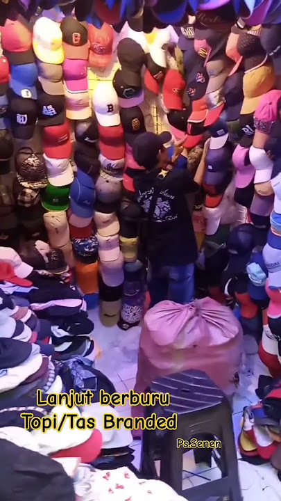Berburu Topi dan Tas Branded di Pasar Senen