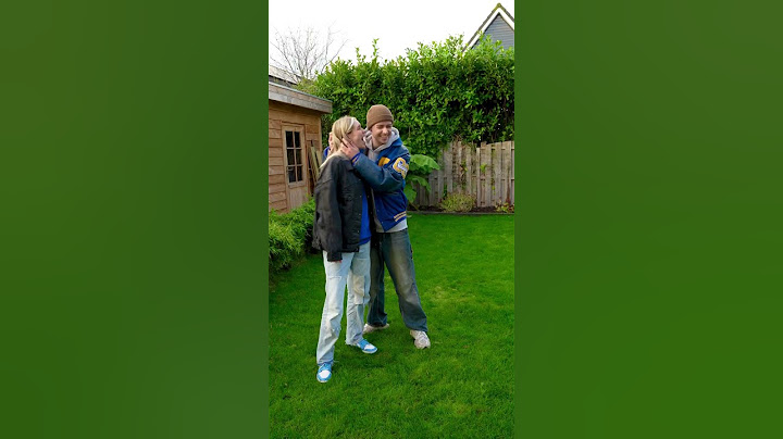 Haar beste vriendin heeft een vriend🤭