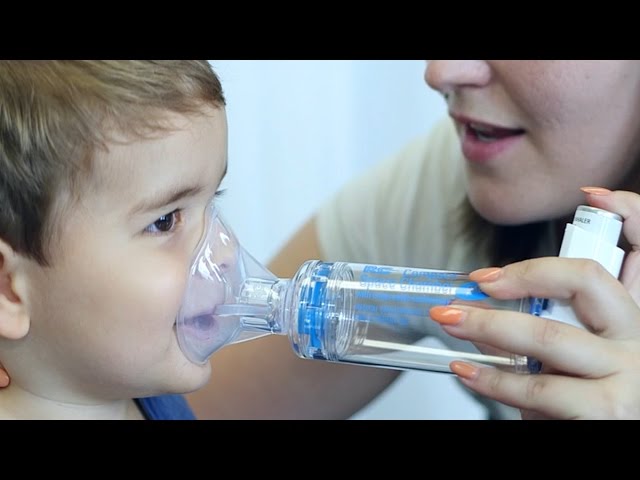Comment utiliser un aérosol-doseur avec un tube d'espacement et un masque  -- jeune enfant 