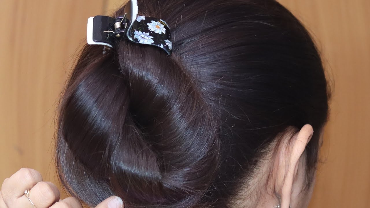 Simple Beautiful Hairstyles For Girls at Home Easy Clutcher Bun
