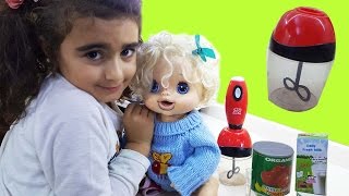 Mira ile Baby Alive Oyuncak Bebeğimize Mikser ile Mama Yaptık