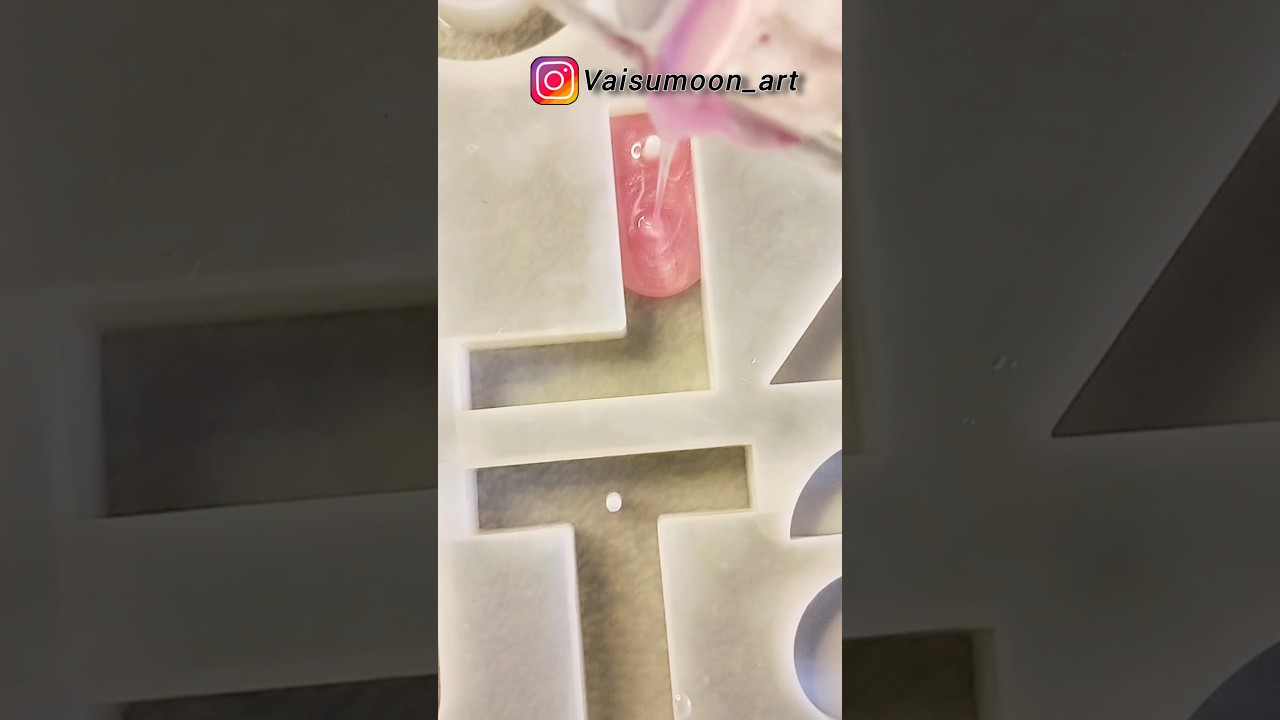 Resin art key chain order to insta page 🤗♥️