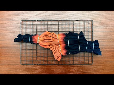 Tie-dye pattern : Reverse Dye Y on a Navy Blue T (Bleach)