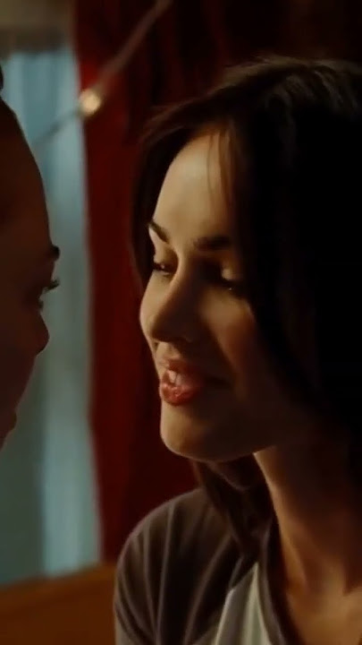 Jennifer's body kissing scene #amandaseyfried #meganfox #jennifersbody #wlw  #gl