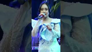 Moneta U0026 Nurma Paejah shorts   monetagroup nurmapaejah singer ian