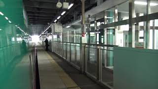 だれも乗降しない北海道新幹線木古内駅の下りE5系はやぶさ到着風景