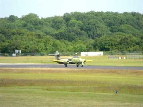 Gloster Meteor WA591 lands safely 14/6/11