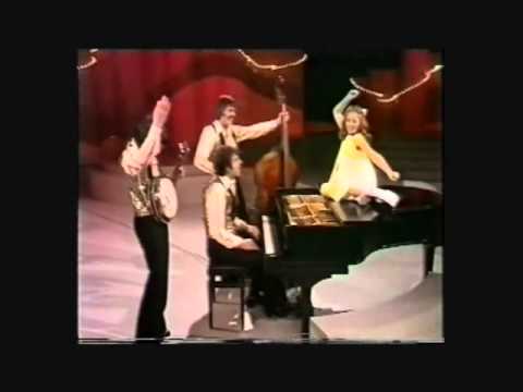 Lena Zavaroni Singing Music Music Music & A Simple...