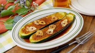【ズッキーニのステーキ】にんにくの香りが食欲そそる！ズッキーニ1本まるまる♪｜macaroni（マカロニ）さんおレシピ書き起こし