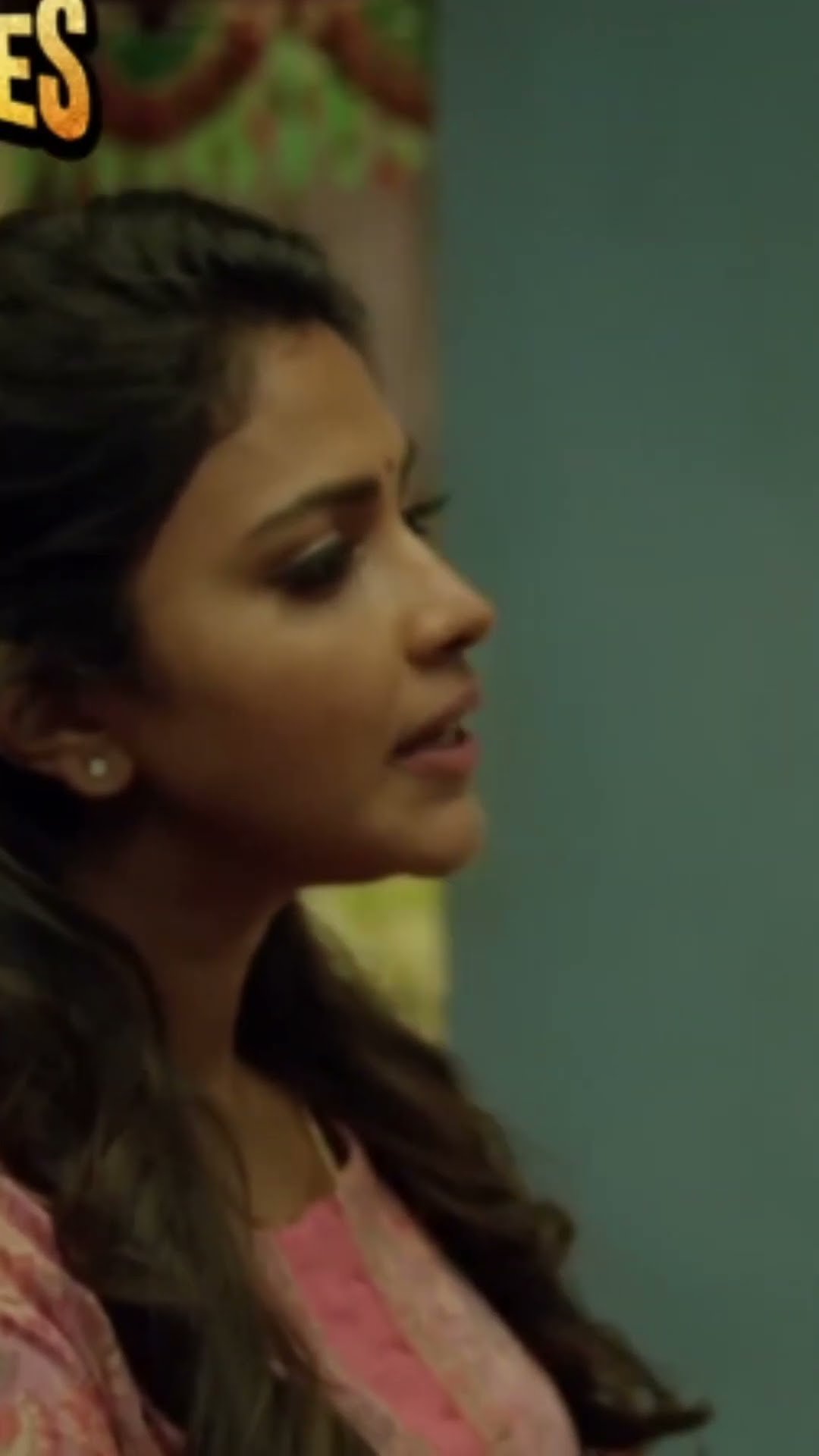 Dhanush Amala Paul Ke Liye Gajra Lekar Aata Hai #vip2 #dhanush #amalapaul #romantic #youtubeshorts