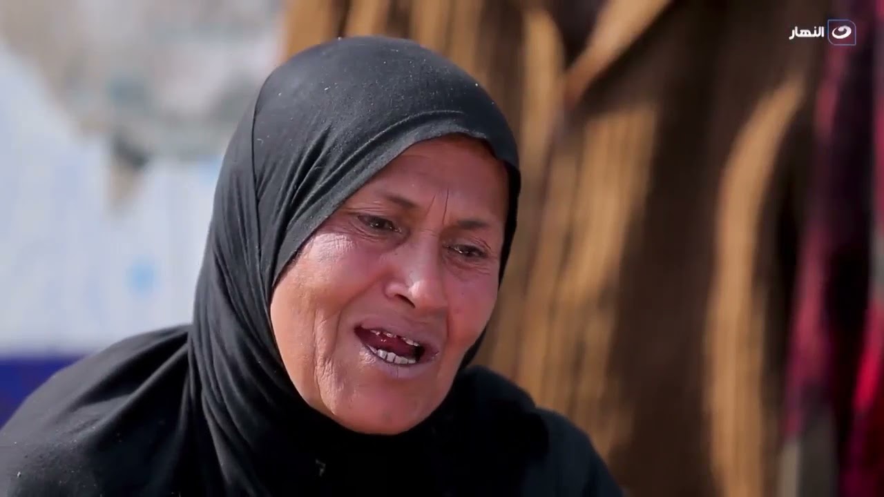 الست بدرية عراقية اتجوزت مصري اهلة بهدلوها و بهدلوه لكن هو صانها رغم ضنك الحياة.. فصة حب مش عادية!