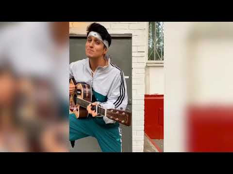 красивая девушка во дворе. линси стирлинг. музыка девчонки со двора. песня самая красивая девчонка со двора хабиб. музыкальные инструменты для детей.