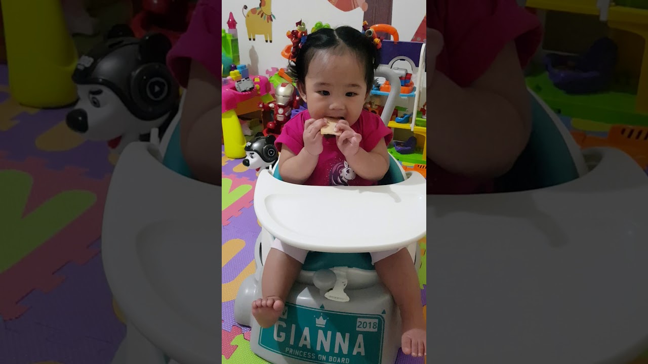 Gia on Nosh Baby Munchables 👸❤🥖😊