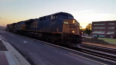 [CSX]5441 ES40DC @ Track Speed Leads Q120-23 Through Fayetteville NC With A Crazy Doppler Affect