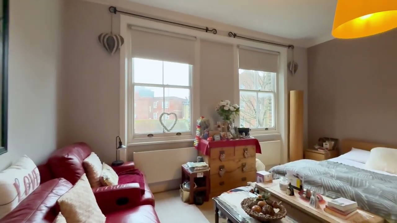 2 bedroom flat for Sale in Finchley Road, Hampstead, NW3, London | Benham & Reeves