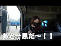 フェリーから出てきたトラックで千葉港を出発して山に戻るトラック運転手