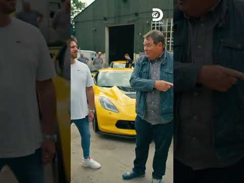 Elvis organiza una reunión de autos amarillos para probar el potencial del Golf restaurado