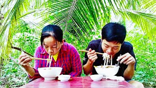 Bún Riêu Cua Đồng Giò Heo Lót Dạ Đi Giúp Việc Cho Thánh Lầy
