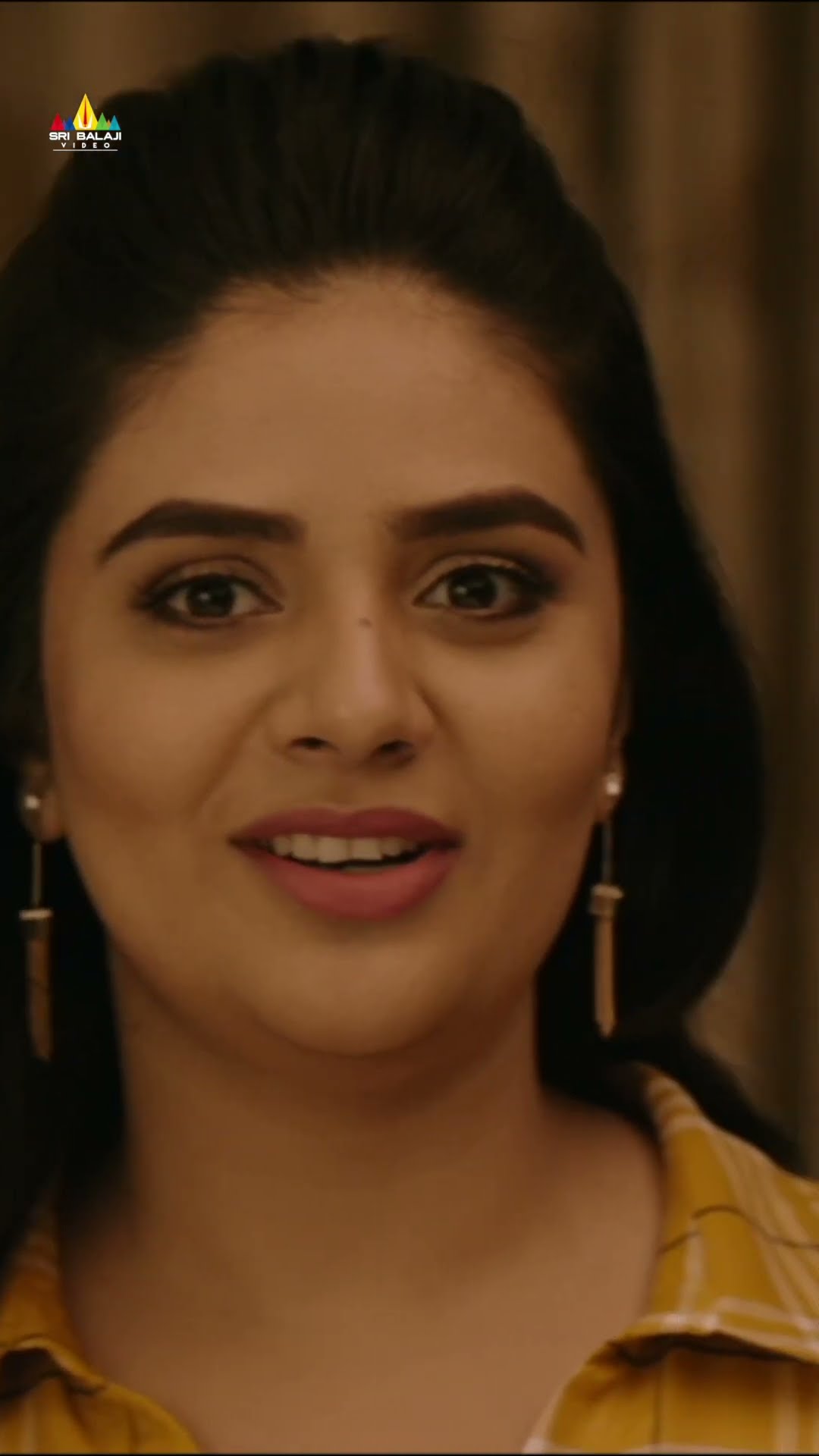 ఈ అమ్మాయి ఏంటి మన FLAT కి వచ్చింది? #crazyuncles | #sreemukhi | #shorts | #ytshorts | #youtubeshorts