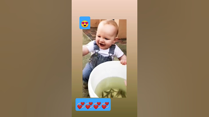 bebé agarra un pez y muere de risa 😍#ternura #amor#bebe #bebes #risa #morirdeamor#parati