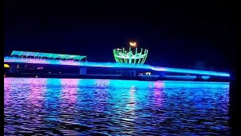 Cầu đi bộ(cầu tình yêu) bến Ninh Kiều(Tp Cần Thơ) về đêm...