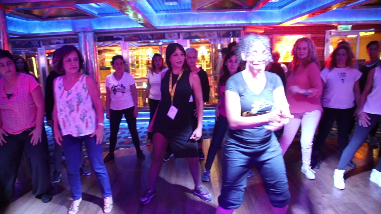 Pasos Básicos - Clase de Bachata con Evelyn 