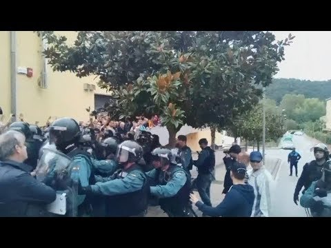 Los vídeos del juicio del 'procés': antidisturbios intentan acceder a un colegio