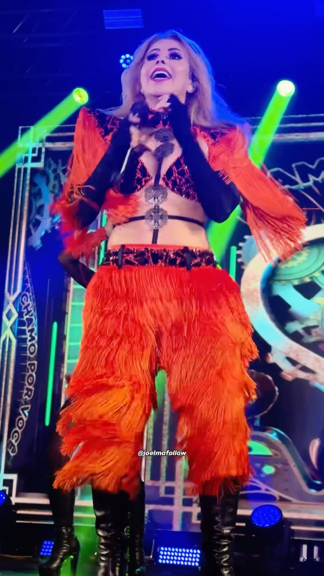 Joelma colocando pra quebrar